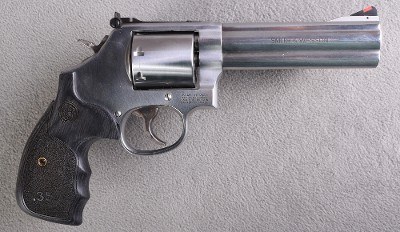 Smith & Wesson ~ Model 686-6 ~ .357 Magnum