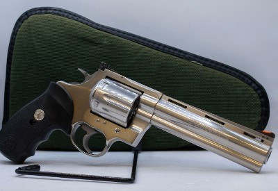 Colt~Anaconda~.44 Mag
