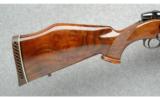 Weatherby Mk V Deluxe Custom in 300 Wby Mag - 3 of 7