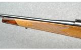 Weatherby Mk V Deluxe in 300 Wby - 6 of 9