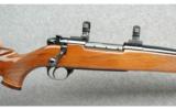Weatherby Mark V Deluxe in 257 Wby Mag - 2 of 7