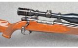 Weatherby Mark V Deluxe in 257 WBY - 2 of 8