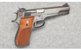 Smith & Wesson Model 52-2 in 38 Spl Wadcutter - 1 of 6