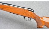 Weatherby Mark V Deluxe in 240 Wby Mag - 4 of 9