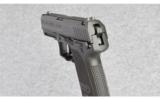 Heckler & Koch USB Compact in 40 S&W - 3 of 4