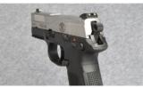 FN-USA Model FNX-40 in 40 S&W - 4 of 5