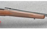Winchester ~ Model 70 Classic Sporter ~ 300 Wby Mag - 4 of 9