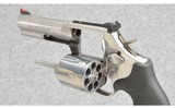 Smith & Wesson ~ Model 686-6 ~ 357 Magnum - 3 of 4