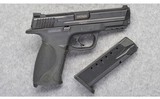 Smith & Wesson ~ M&P 40 ~ 40 S&W - 1 of 4