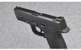 Smith & Wesson ~ M&P40 ~ 40 S&W - 3 of 5