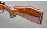 Weatherby ~ Mark V Deluxe LH ~ 7 mm Wby Mag - 2 of 10