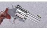 Smith & Wesson ~ Model 686-6 Plus Deluxe ~ 357 Magnum - 3 of 4