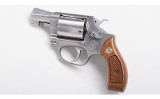 Smith & Wesson ~ Model 60-7 ~ .38 S&W Special - 2 of 3 Smith & Wesson ~ Model 60-7 ~ .38 S&W Special - 2 of 3