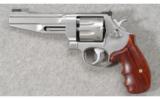 Smith & Wesson Performance Center Model 627-5 .357 MAG - 2 of 4