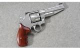 Smith & Wesson Model 627-5 .357 MAG - 1 of 4