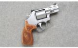 Smith & Wesson Model 686-6 PC .357 MAG - 1 of 4
