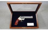 Smith & Wesson ~ 686-6 Elvis Presley ~ .357 MAG - 5 of 5