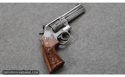 Smith & Wesson ~ 686-6 ~ .357 Magnum