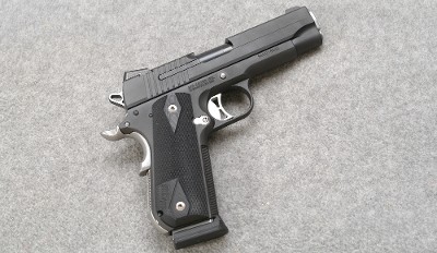 Sig Sauer ~ 1911 ~ .45 Auto