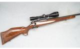 Weatherby Mark V with Leupold Scope, .240 Wby. Mag - 1 of 8