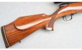 Weatherby Mark V Left Hand with Leupold Scope, .300 Magnum - 5 of 8