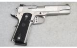 Smith & Wesson SW1911, .45 ACP - 1 of 2
