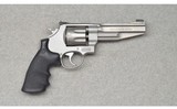 Smith & Wesson ~ 627-5 ~ .357 Magnum - 1 of 2