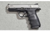 Smith & Wesson ~ M&P40 ~ .40 S&W - 3 of 11