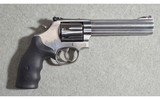 Smith & Wesson ~ 686-6 ~ .357 Magnum - 1 of 11
