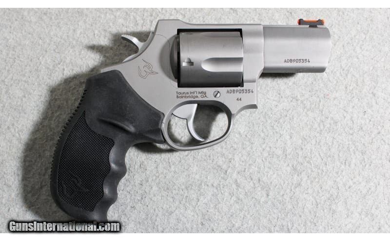 Taurus Armas ~ 44 ~ .44 Magnum