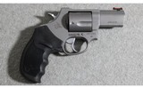 Taurus Armas ~ 44 ~ .44 Magnum