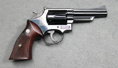Smith & Wesson ~ Model 19 ~ .357 Magnum