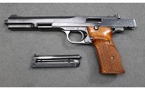 Smith & Wesson ~ Model 41 ~ .22 Long Rifle - 2 of 3