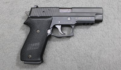 Sig Sauer ~ P220 ~ .45 Auto