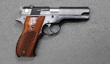 Smith & Wesson ~ 39-2 ~ 9mm Luger - 1 of 2