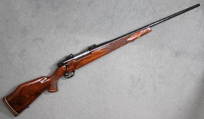 Weatherby ~ Mark V Deluxe ~ .300 Weatherby Magnum - Image 1 of 5
