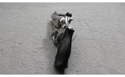 Smith & Wesson ~ 629-1 ~ .44 Magnum - Image 4 of 7