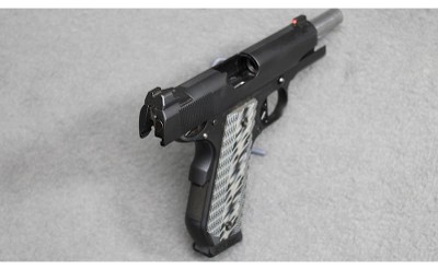 Dan Wesson ~ Valor Bobtail ~ .45 Auto - Image 2 of 4