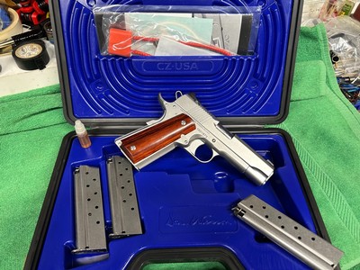 Dan Wesson Valor Stainless 9mm Pistol with extras ANIB - Image 6 of 11
