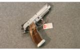 Sig Sauer P226 XFIVE Enhanced Classic.40 S&W - 1 of 2