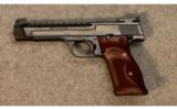 Smith & Wesson Performance Center Model 41 5.5 in. - 2 of 3