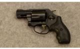 Smith & Wesson 360 Airweight .38 SPL - 2 of 2