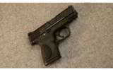 Smith & Wesson M&P40c Compact.40 S&W - 1 of 2