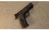 Smith & Wesson M&P40.40 S&W - 1 of 2