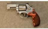 Smith & Wesson Model 686 Plus Deluxe
.357 Mag - 1 of 3