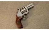 Smith & Wesson Model 686 Plus Deluxe
.357 Mag - 2 of 3