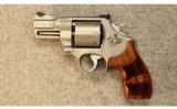 Smith & Wesson Performance Center Model 627
.357 Mag. - 2 of 3