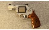 Smith & Wesson Performance Center Model 986
9mm - 2 of 3