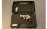 Smith & Wesson Performance Center Model 629
.44 Mag. - 3 of 3