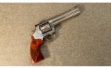 Smith & Wesson Model 686-6 Deluxe
.357 Mag. - 1 of 3